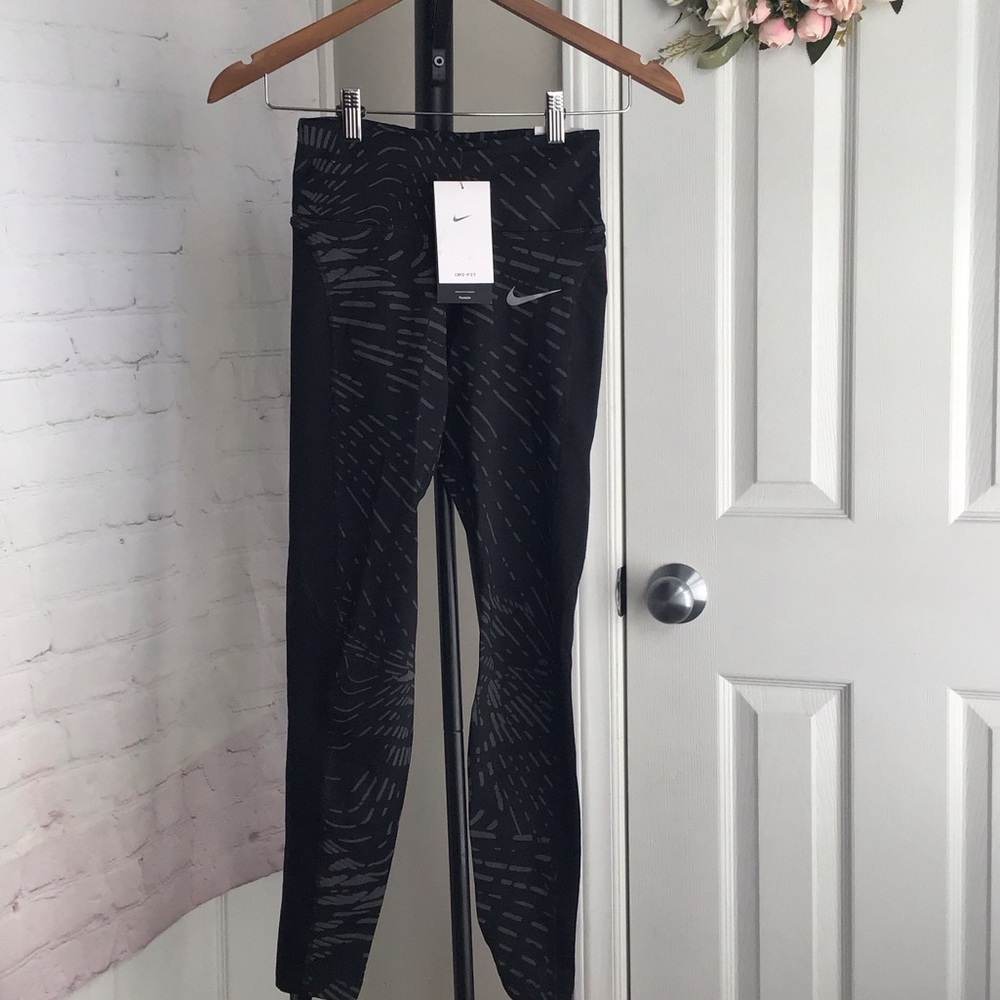 Nike Women’s Black Graphic Leggings